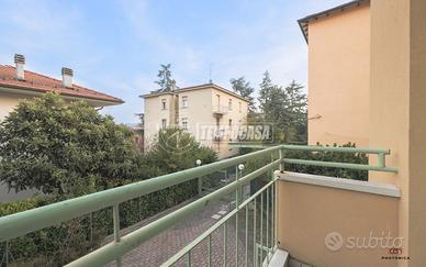 LUMINOSO TRILOCALE CON BALCONE E GARAGE IN CONDOMI