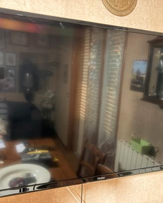 Tv lcd 40" Haier con piedi e braccio