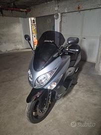 TMAX  500 2008