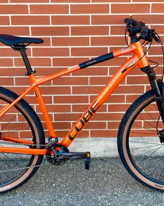 Cube Attention Arancio Tg L, XL Nuova by New Bike