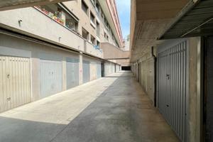 Posto moto nel garage privato