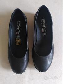 Scarpe ballerine in pelle nera punta tonda