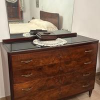 Camera da letto completa antica