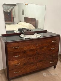 Camera da letto completa antica