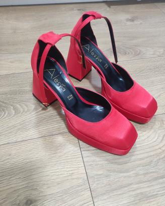 Scarpe décolleté con tacco largo