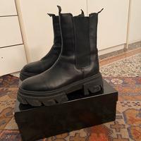 Stivaletti donna Chelsea in pelle nera n.38