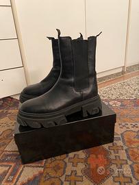 Stivaletti donna Chelsea in pelle nera n.38