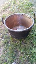 focone +paiolo in rame bucato + 1 paiolo in rame