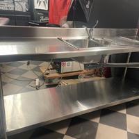 Lavello e piano in acciaio