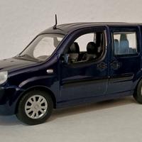 Modellino auto Fiat Doblò vetrato - scala 1/43