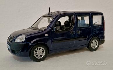 Modellino auto Fiat Doblò vetrato - scala 1/43