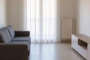 Bilocale ben disposto libero