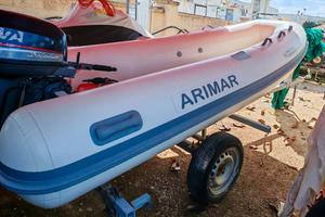 Gommone 360, con motore 15 cv, carrello. 