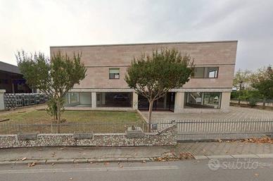 Palazzo / Stabile di 1100 m² con 5 locali a Alonte