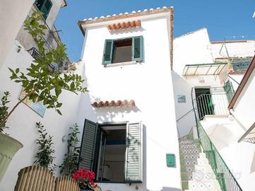 2 LOCALI A VIETRI SUL MARE