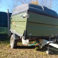 carrello rimorchio adibito al trasporto animali 