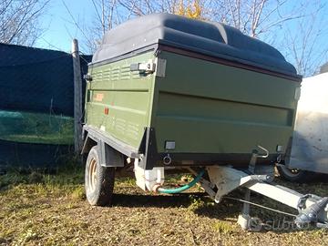 carrello rimorchio adibito al trasporto animali 