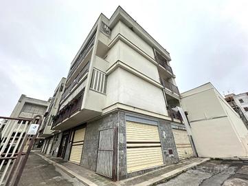 4 LOCALI A CANOSA DI PUGLIA