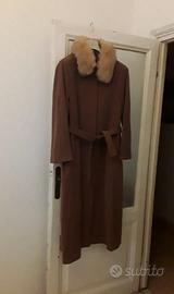 Elegante cappotto cammello con pelliccia