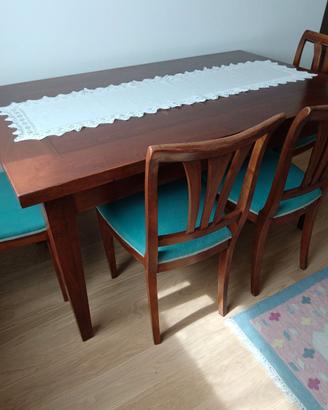 Tavolo in noce massiccio + 4  sedie