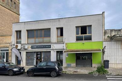 Ampio deposito in zona centrale a Squinzano (LE)