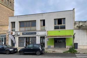 Ampio deposito in zona centrale a Squinzano (LE)