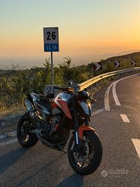 KTM DUKE 790