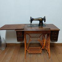 Macchina da cucire Singer originale a pedale – 900