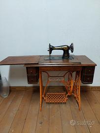 Macchina da cucire Singer originale a pedale – 900