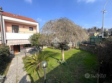 VILLA A SCHIERA A MALNATE