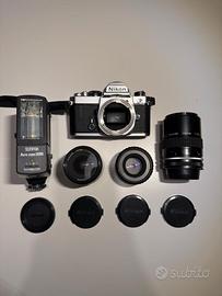 NIKON FM SILVER + CORREDO 3 OTTICHE NIKKOR + FLASH