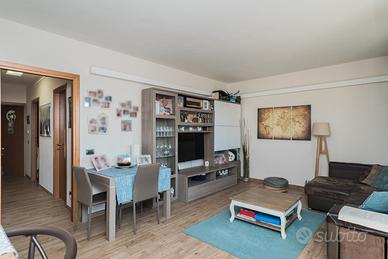 MOBILI  SALONE E CAMERA DA LETTO