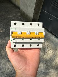 Interurtore magnetotermico EATON 4x125 A