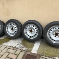 Cerchi e gomme chiodate antineve
