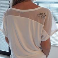 Blusa Angie in cotone organico con Tattoo