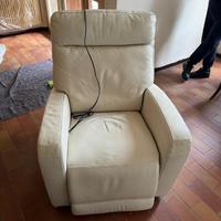 POLTRONA  ELETTRICA IN PELLE Poltrone e Sofà