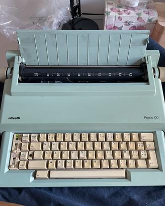 Macchina da scrivere Olivetti