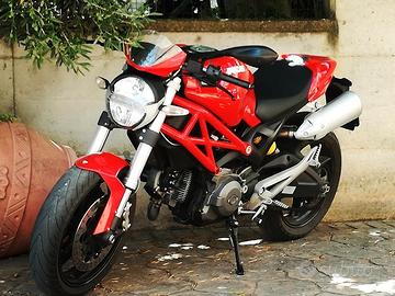 Ducati Monster 696 plus