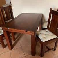 Tavolo etnico con sedie