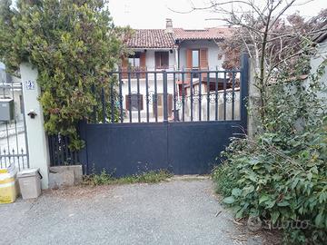 Chivasso (to) - Casetta con giardino