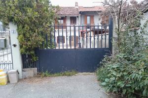 Chivasso (to) - Casetta con giardino