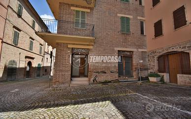 Locale commerciale in ristrutturazione post sisma