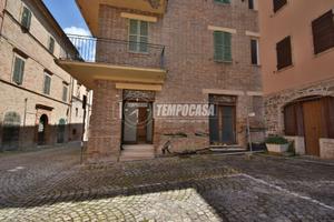 Locale commerciale in ristrutturazione post sisma