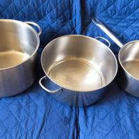 tre pentole in acciaio inox