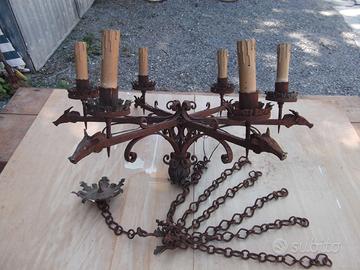 Lampadario in ferro battuto a 8 bracci
