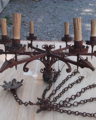 Lampadario in ferro battuto a 8 bracci