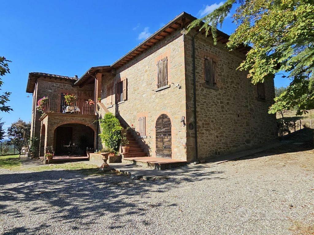 Rustico / Casale di 253 m² con più di 5 locali e b - Altro