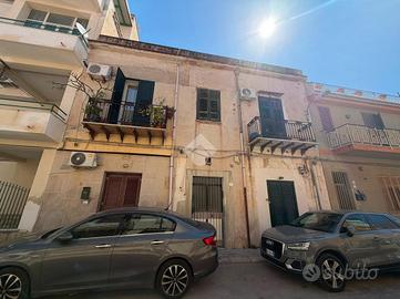 3 LOCALI A PALERMO