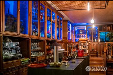 Bar ristorante ristrutturato in zona pedonale