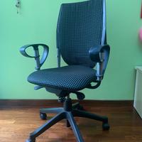 Poltrona ufficio con regolazioni
